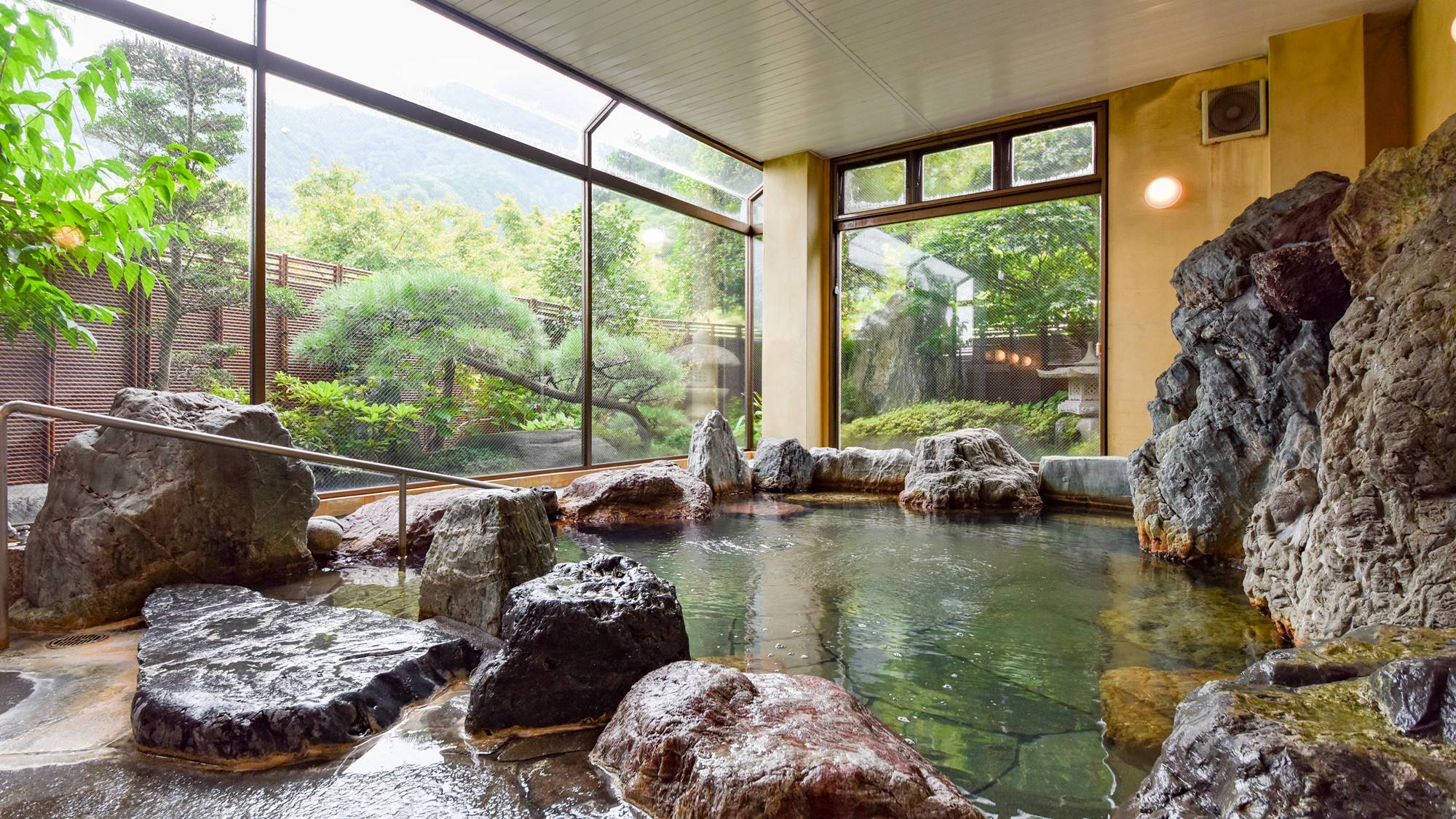 花御堂の湯　奥秩父　浦山山荘